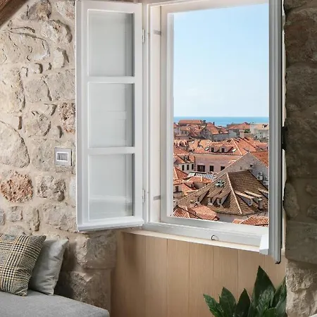 Lapisa Villa *