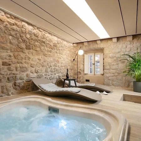 Lapisa Villa *